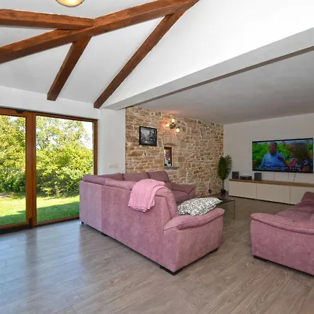Holiday home Forest Breeze Retreat In